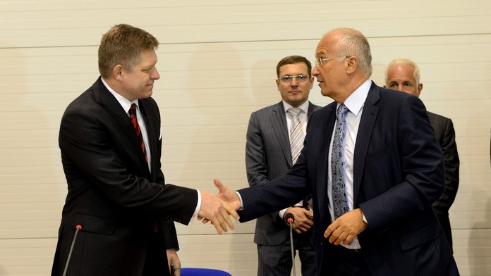 Podpis memoranda medzi vládou SR a spoločnosťou Tatravagónka Poprad v priemyselnom parku v Prakovciach (2013)