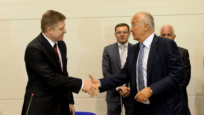 Podpis memoranda medzi vládou SR a spoločnosťou Tatravagónka Poprad v priemyselnom parku v Prakovciach (2013)