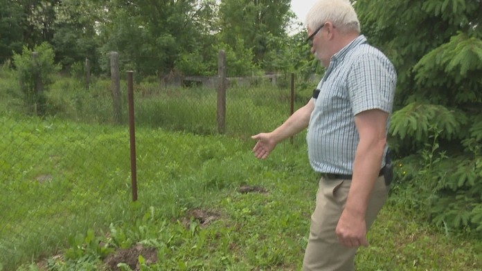 Na cintoríne v obci Pôtor ukradli tuje.