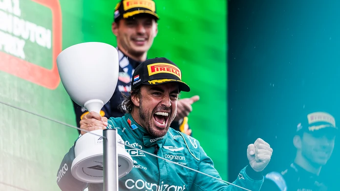 Kritizoval nové pravidlá, no stále má chuť pokračovať. Legendárny Alonso predĺžil zmluvu