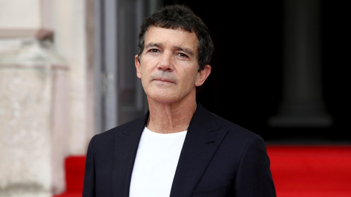 Kim pózuje v miniatúrnych plavkách