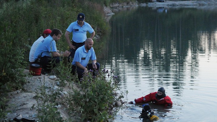 Pátranie po dievčatách v jazere v Batizovciach.