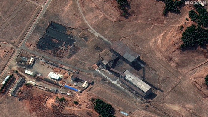 Uhoľná elektráreň neďaleko hlavného jadrového komplexu v severokórejskom Jongbjone.