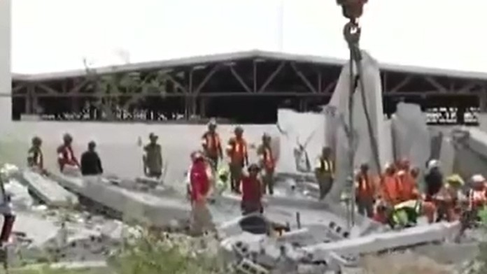 V Mexiku sa zrútilo nákupné centrum.