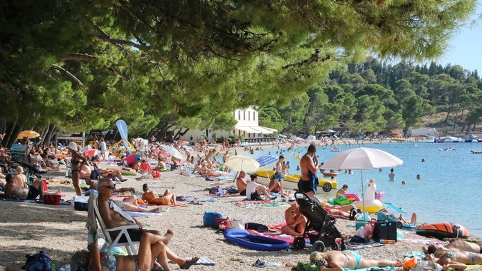 Počasie v Chorvátsku prekvapilo všetkých. Na Jadran sa vrátilo leto, ľudia sa kúpu v mori