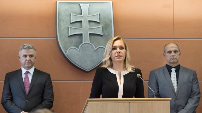 Na snímke ministerka vnútra Denisa Saková, prezident Policajného zboru SR Milan Lučanský a jeho predchodca Tibor Gašpar