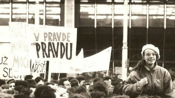 Demonštrácia na Námestí SNP v Bratislave, kde ma zachytil fotograf.