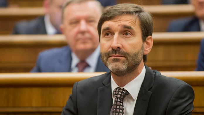 Na snímke poslanec za SMER-SD Juraj Blanár počas 10. schôdze Národnej rady SR.