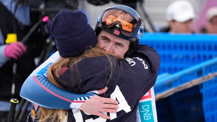 VIDEO: Návrat Kildeho emotívne prežívala aj Mikaela Shiffrinová. V cieli sa neubránila dojatiu