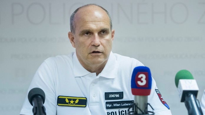 Harry a Meghan: Vzdávajú sa role v kráľovskej rodine a začínajú pracovať