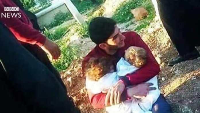 Hrôza po chemickom útoku. Manželku a dvojičky pochoval vlastnými rukami