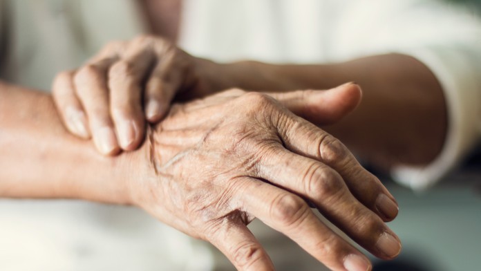 Vedci zistili, ako odhaliť Parkinsonovu chorobu ešte skôr, než sa dostavia klasické príznaky