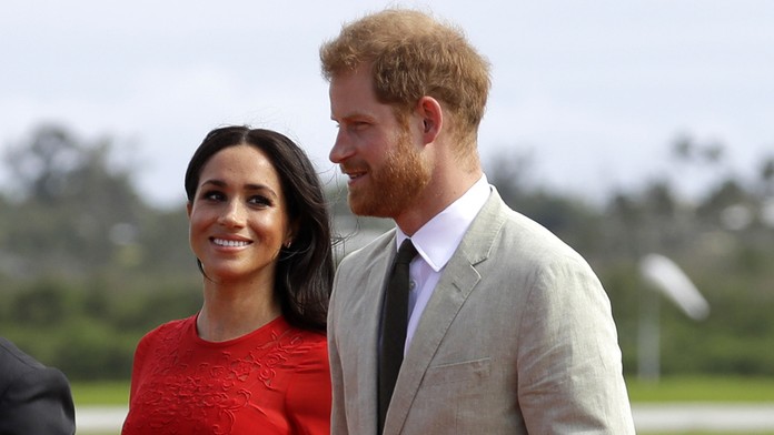 Britský kráľovský pár priletel na návštevu ostrova Tonga.