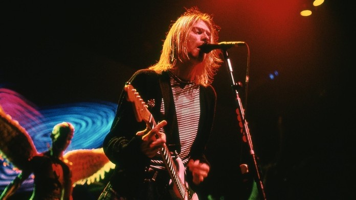 Kurt Cobain na archívnej fotografii z roku 1993.