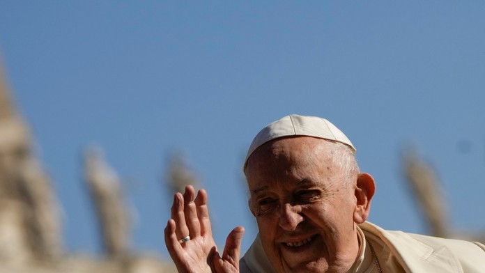 Pápež vyzval svetových lídrov na používanie zdravého úsudku namiesto zbraní