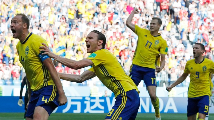 Kapitán Švédska Andreas Granqvist jasá po góle v zápase MS 2018 proti Južnej Kórei.