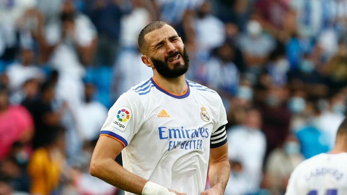Karim Benzema z Realu Madrid reaguje počas zápasu 8. kola španielskej La Ligy.