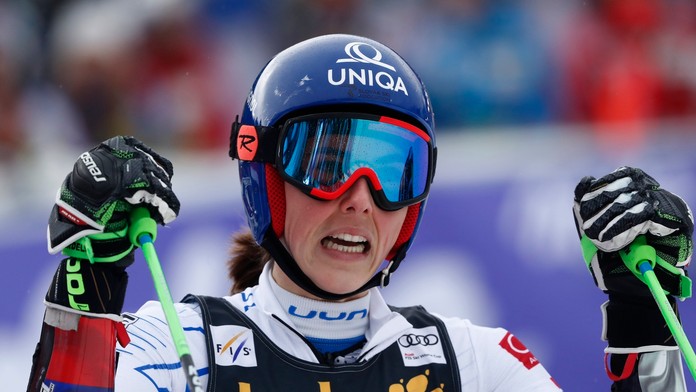 Alpská lyžiarka Petra Vlhová reaguje v cieli obrovského slalomu v Maribore.