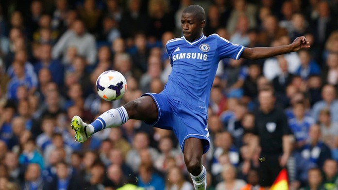 Na archívnej snímke Ramires ešte v drese Chelsea.