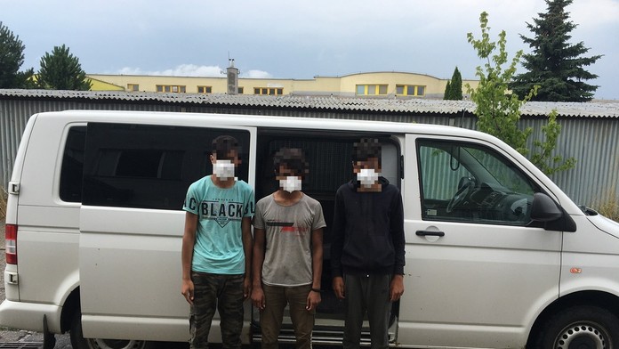 Polícia objavila troch Afgancov ukrývajúcich sa v kamióne pri Giraltovciach