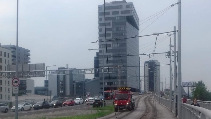 Strhnuté trakčné vedenie.