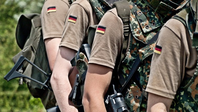 O krok bližšie k povinnej vojenčine. Európska krajina odsúhlasila ťah k masívnejšiemu výcviku mladých