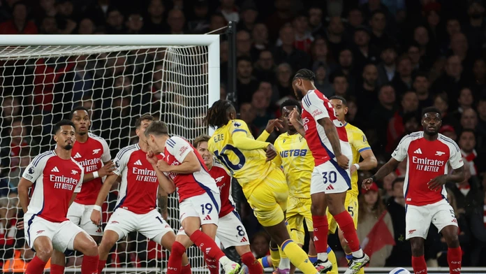 Arsenal v londýnskom derby dvakrát stratil vedenie. Liverpool delí od titulu posledný bod
