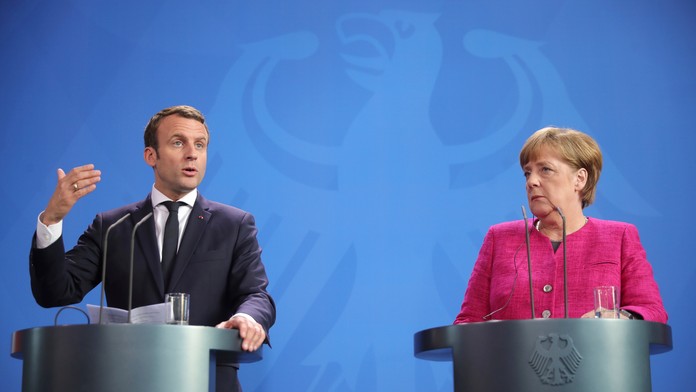 Nemecká kancelárka Angela Merkelová a francúzsky prezident Emmanuel Macron.