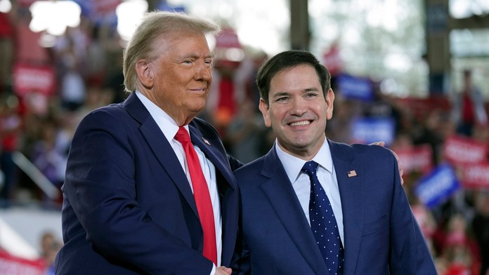 Na snímke Donald Trump a Marc Rubio.