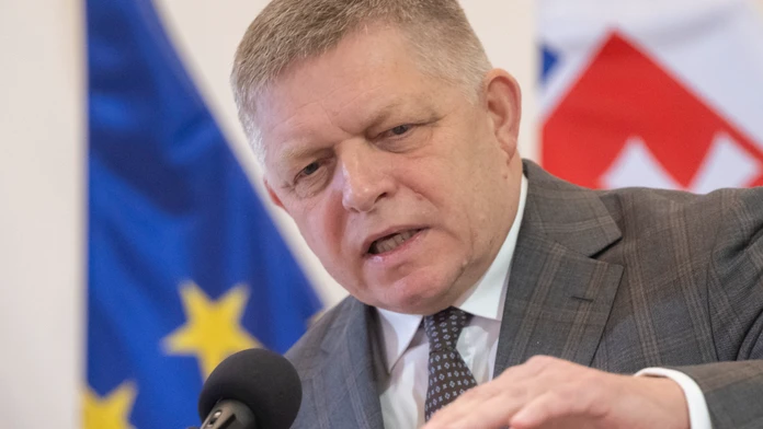 Fico žiada predpis k ústave. Chce zabrániť uznávaniu homosexuálnych manželstiev zo zahraničia