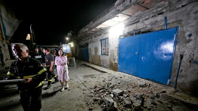 Ako tikajúca bomba. Otrasy v oblasti supervulkánu neustávajú, Taliansko sa pripravuje na masovú evakuáciu