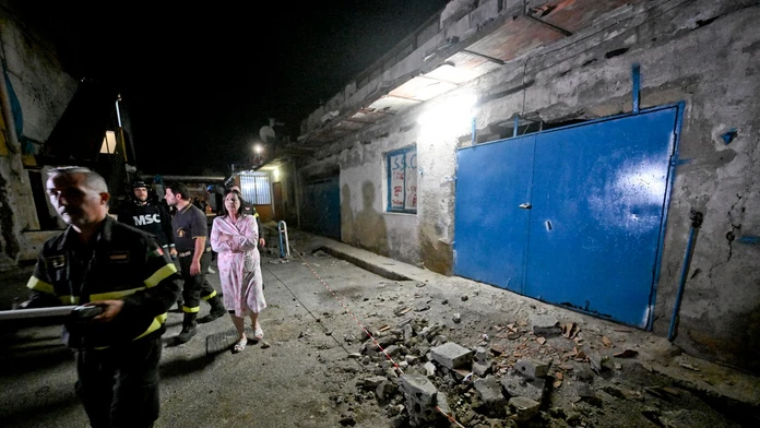 Ako tikajúca bomba. Otrasy v oblasti supervulkánu neustávajú, Taliansko sa pripravuje na masovú evakuáciu