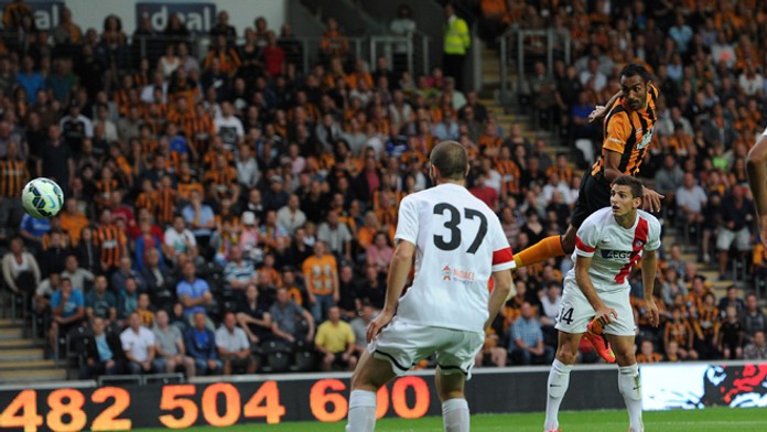 Hráči FK AS Trenčín v odvetnom zápase s Hull City