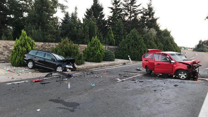 Pri čelnej zrážke dvoch vozidiel v Seneckom okrese vyhasol život muža.