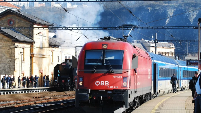 „Vlak odišiel bez nás.“ Matka s dcérou na vozíku prišli do Bratislavy o päť hodín neskôr