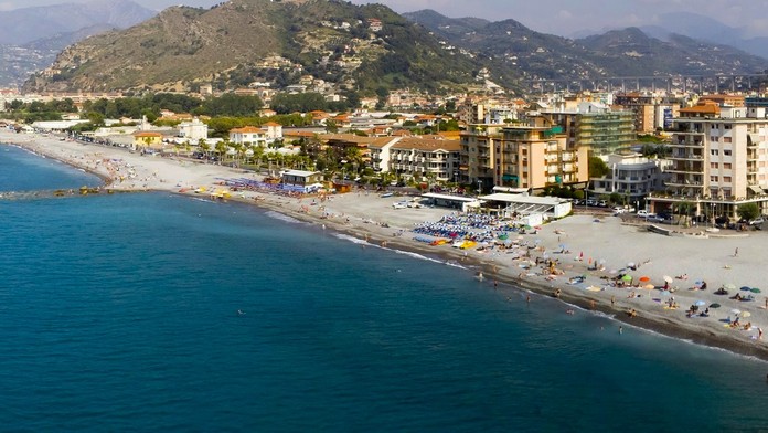 Pobrežie mesta Vallecrosia al Mare. 