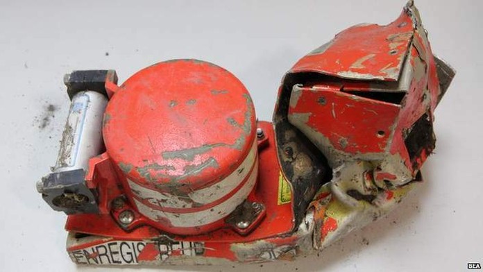 Francúzi zverejnili fotky čiernej skrinky, ktorá má obsahovať zvukovú nahrávku z kabíny.