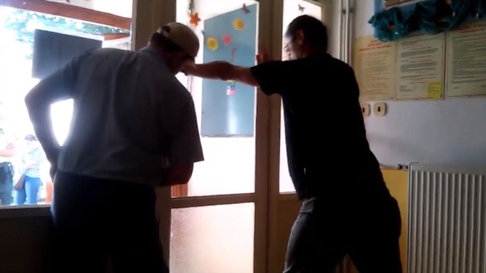 Rinčalo sklo na budove škôlky