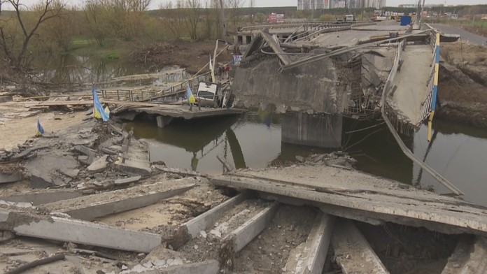 Štáb sa po mesiaci vrátil k legendárnemu mostu v Irpine. Jeden zo symbolov vojny na Ukrajine už nikdy neopravia