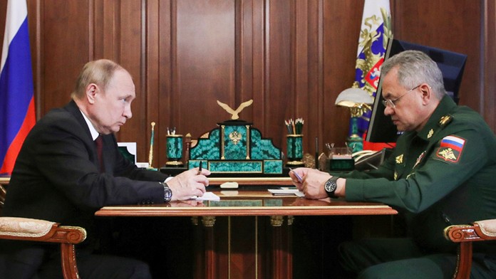 Ruský prezident Vladimir Putin a ruský minister obrany Sergej Šojgu.