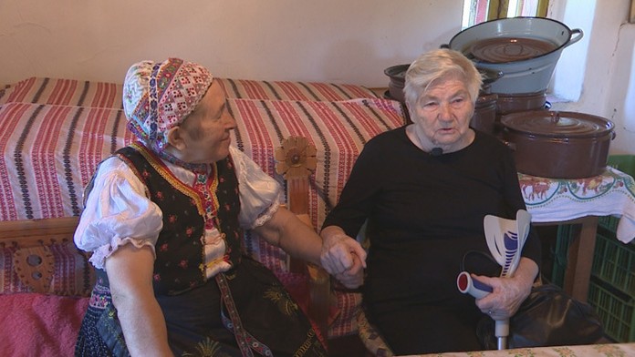 Margita Pavlendová zo Bzovíka a Mária Lekýrová z Hrušova.