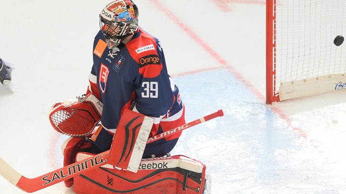  Július Hudáček  inkasuje gól na 1:1 po strele Čecha Jana Kolářa.