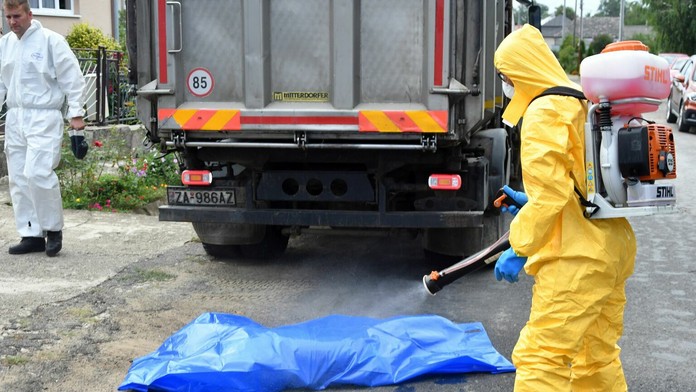 Dôchodca v rukách polície.