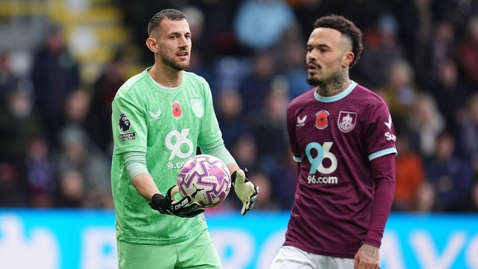 Líder dvakrát našiel recept na Dúbravku. Manchester United zachraňoval aspoň bod