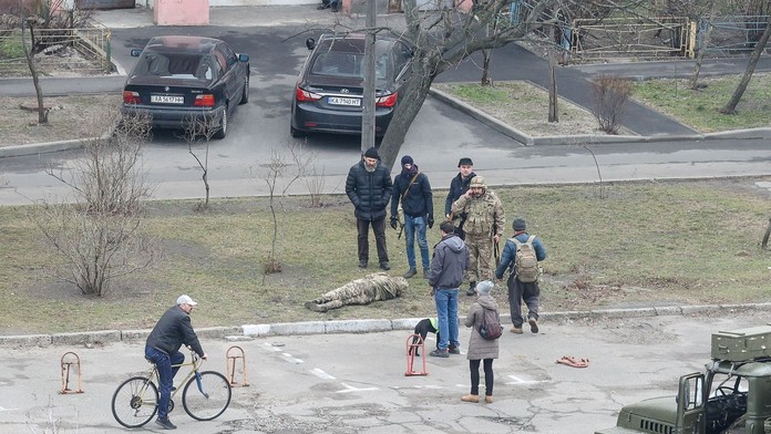 OBRAZOM: Panika, strach a ulice obsadené vojakmi. Pozrite sa, ako vyzerá hlavné mesto Kyjev