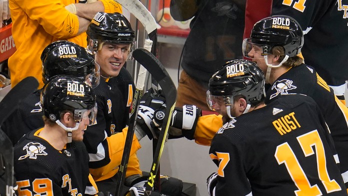 Islanders s Chárom nestačili na Černákovu Tampu, Pittsburgh naložil Detroitu až 11 gólov