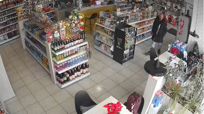 Muž natankoval a odišiel bez platenia.