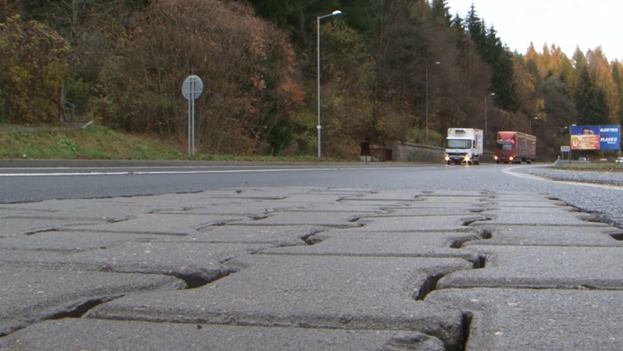 Opravené cesta, ktorú musia opäť zrekonštruovať