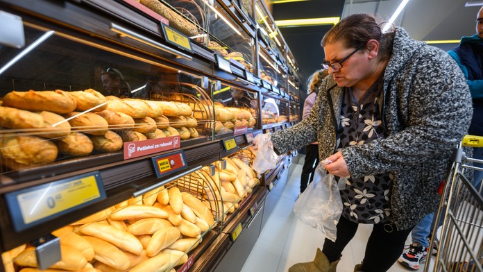 V Poľsku základné potraviny zdražujú, Slovensko ich zlacňuje. Rozdiel vás prekvapí