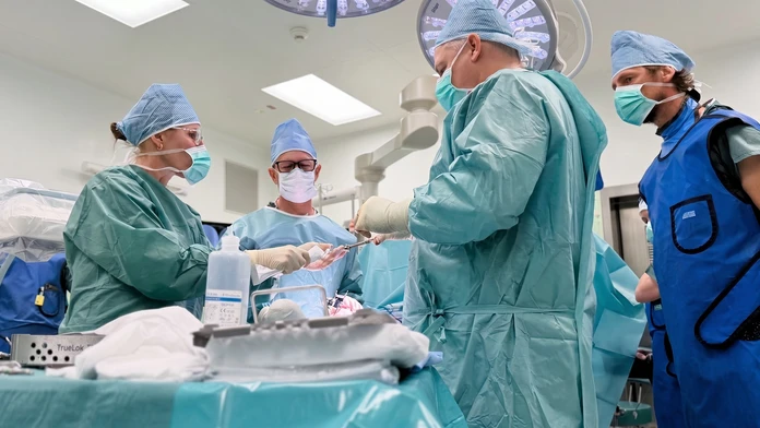 Pacientovi hrozila amputácia. Lekári v Michalovciach zachránili mužovu nohu vďaka unikátnej operácii